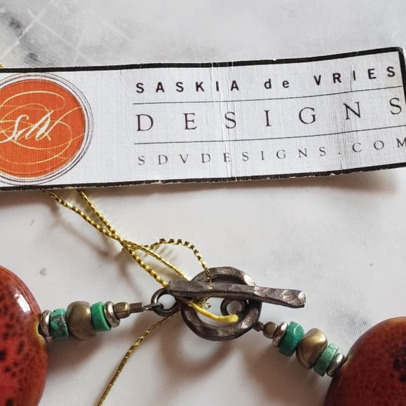 NWT Saskia de Vries Designs Couture Necklace Betty Rubble Flintstones Porcelain - Picture 4 of 4